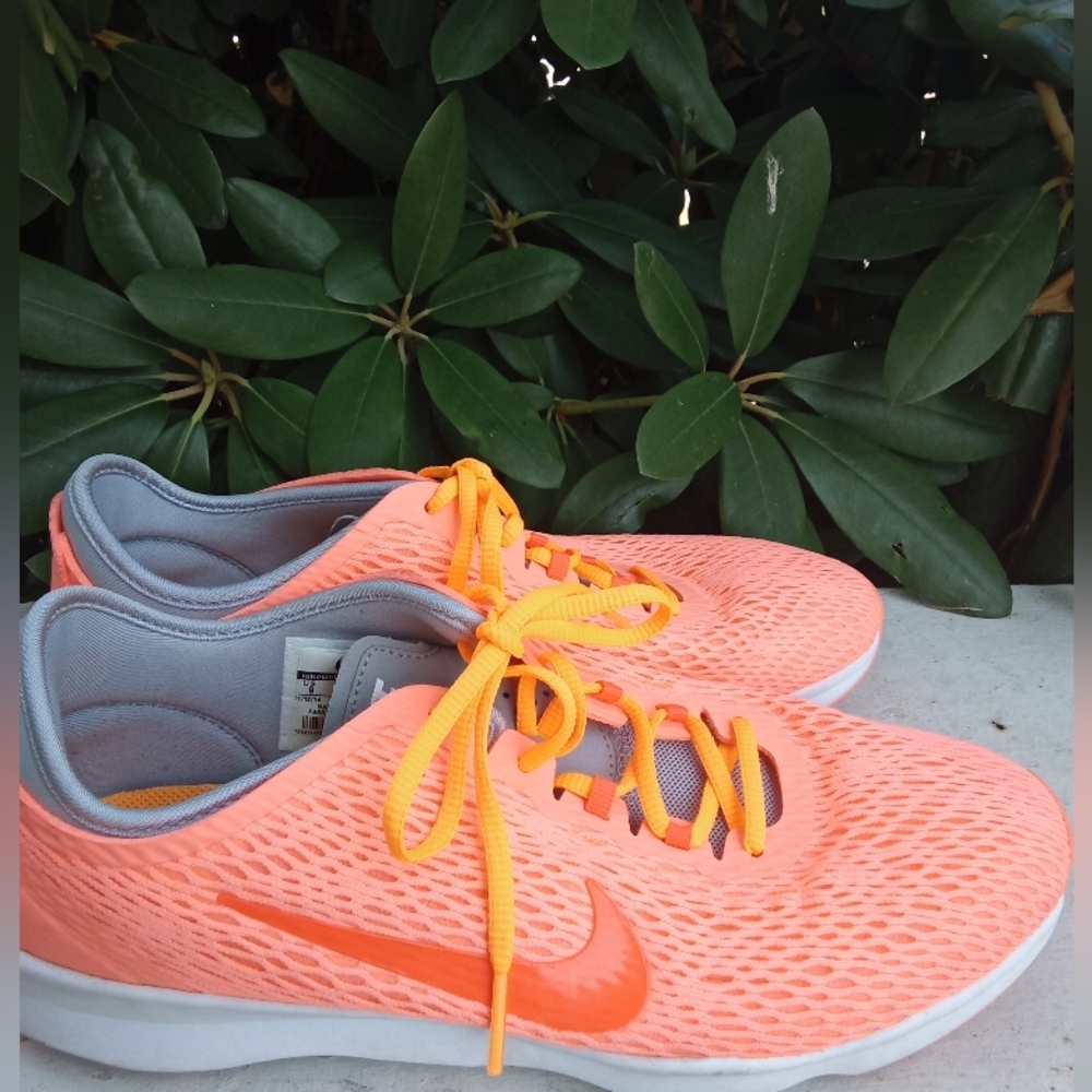 Nike Zoom Women's EUC Orange Mesh Sneakers 704658-601 Sz 9